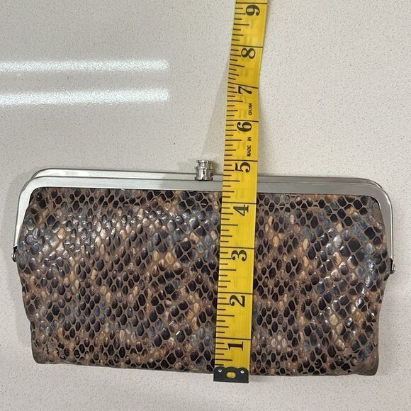 Hobo Lauren Clutch Wallet Snake Skin Print - Picture 15 of 16